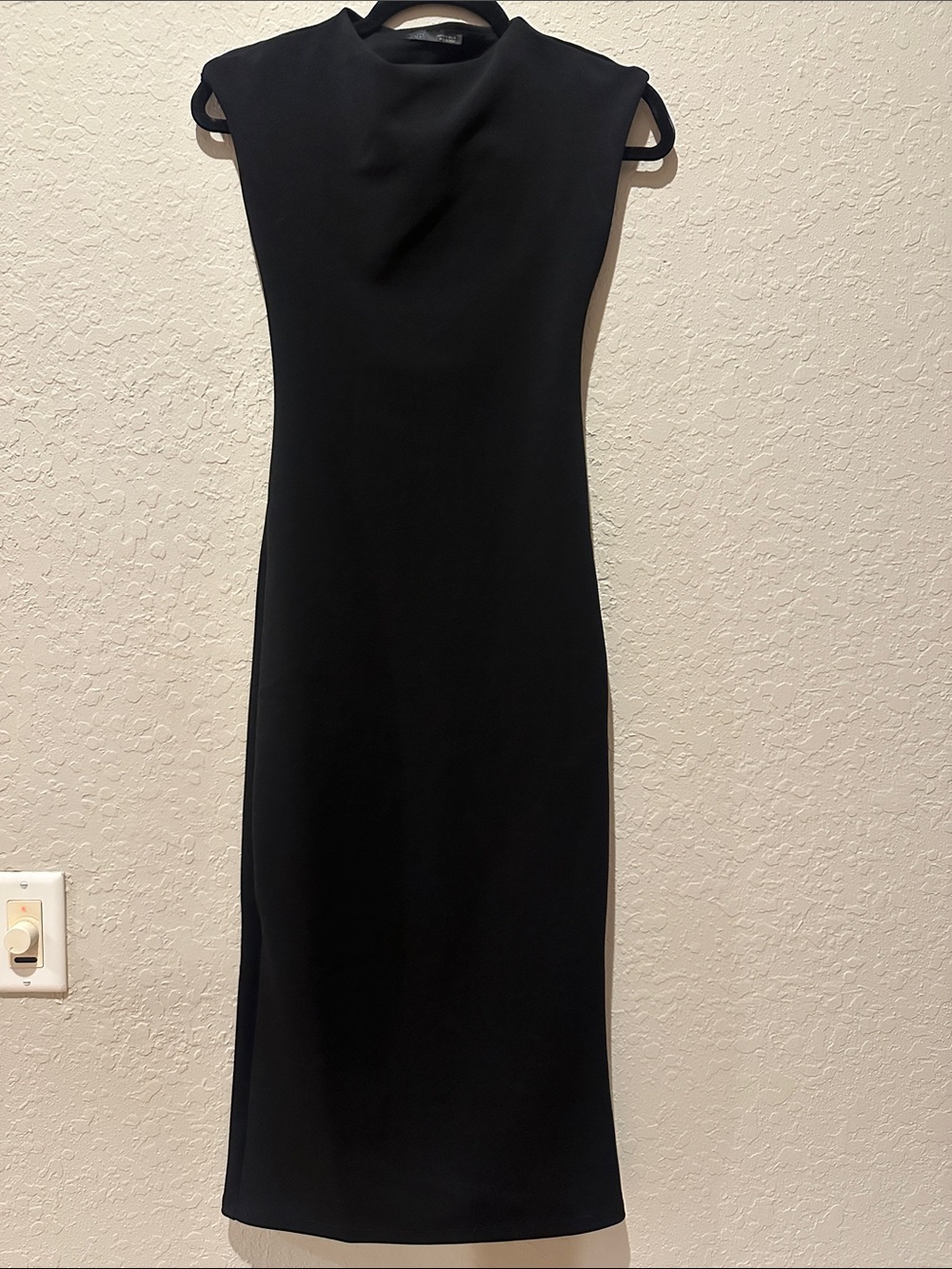 Zara Black Sleeveless Fitted Midi Dress with Backless Cutout